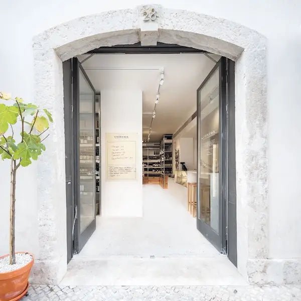 COMIDA INDEPENDENTE, LISBON | LIGHTING SUPPLY | PHOTOGRAPHY BY NUNO ALMENDRA | DESIGN BY DC AD - DYKE & DEAN