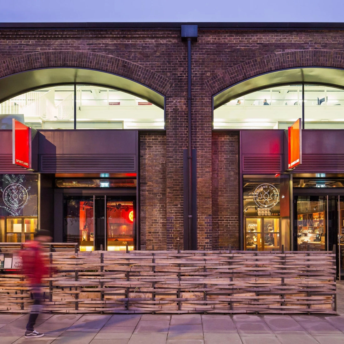 SPIRITLAND, KINGS CROSS, LONDON | LIGHTING BY DYKE & DEAN | DESIGN BY FRAHER | PHOTOGRAPHY BY ADAM SCOTT - DYKE & DEAN