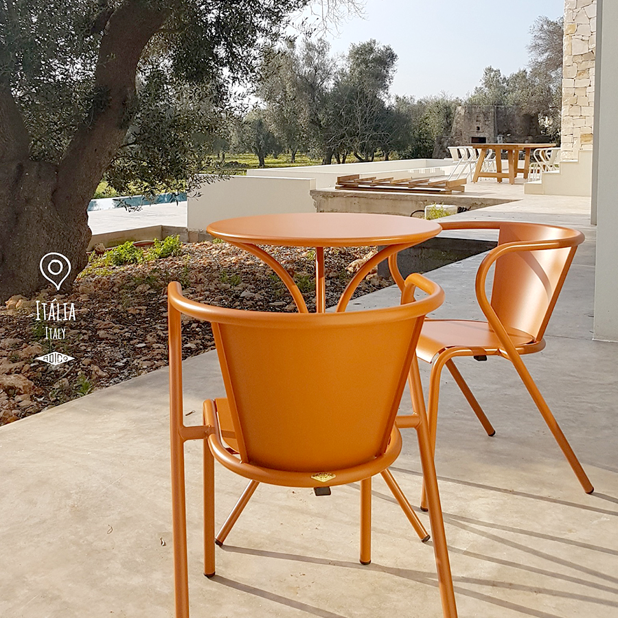 RED ADICO 590 ROUND BISTRO TABLE OUTLET