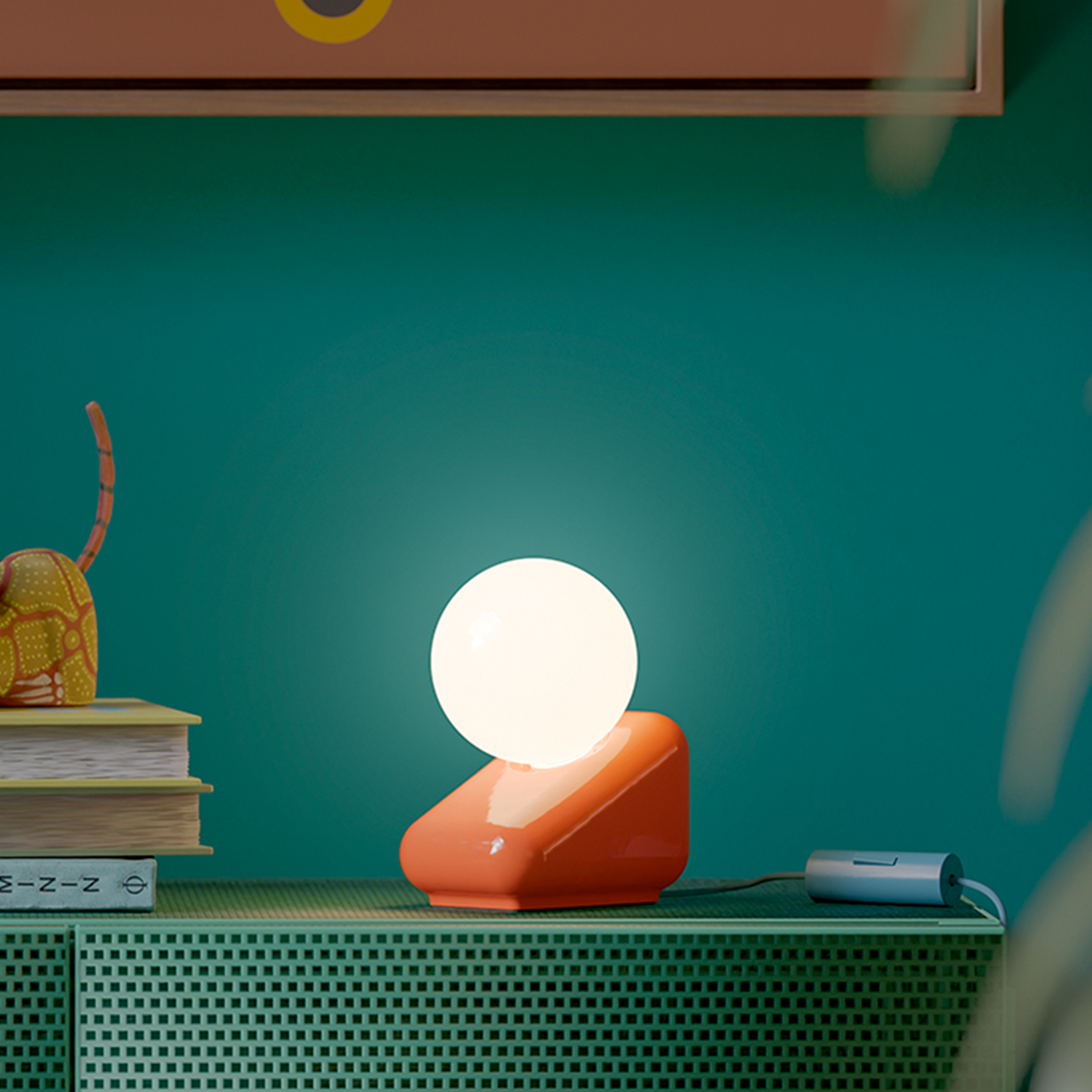 FLIP CERAMIC OPAL GLOBE TABLE LIGHT
