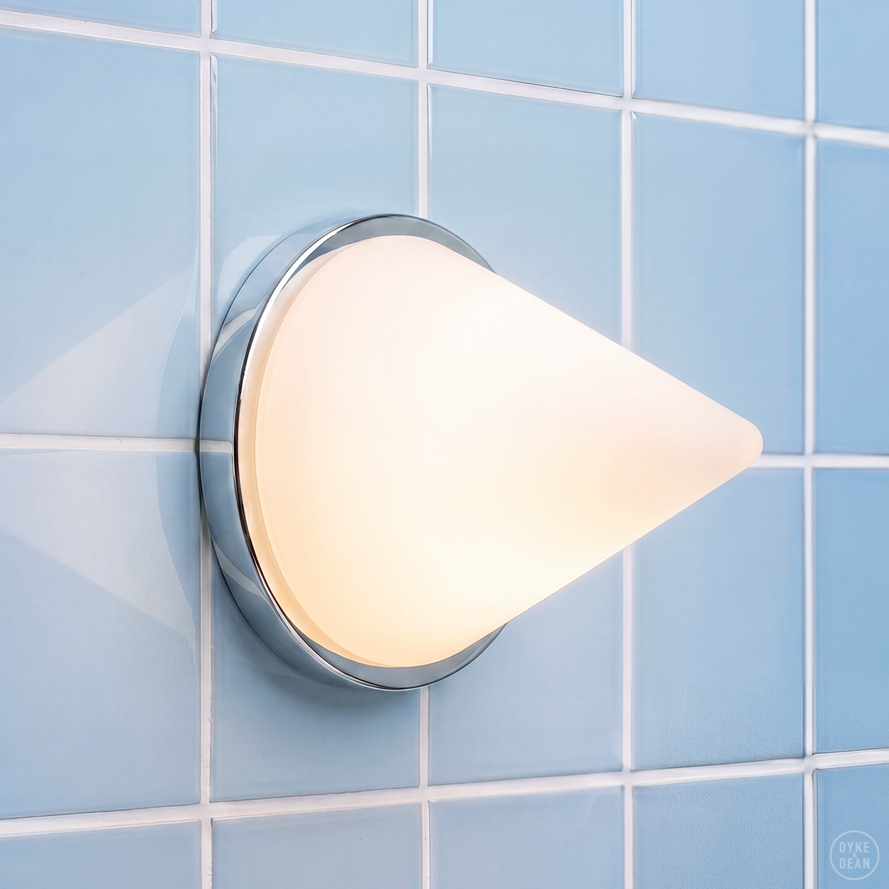 CHROME PYRAMID GLASS LIGHT