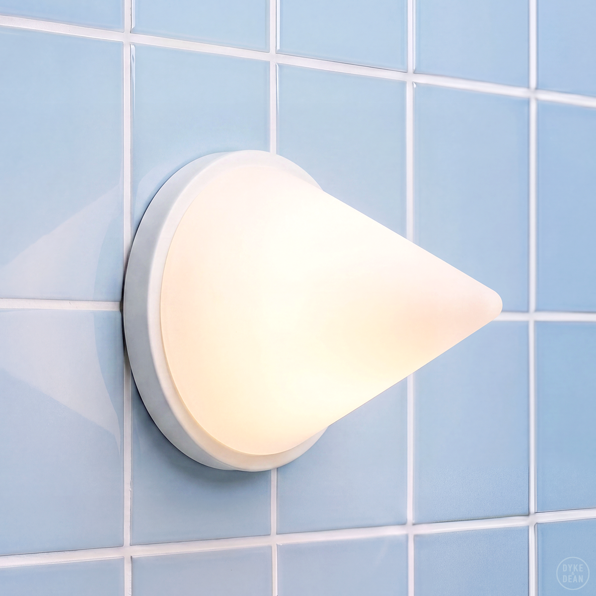 WHITE PYRAMID GLASS LIGHT