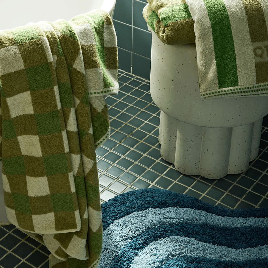 CHECK BATH TOWEL OLIVE - DYKE & DEAN