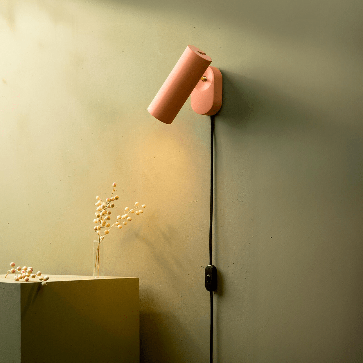 CONCRETE ADJUSTABLE BEDSIDE WALL LIGHT WITH PLUG - DYKE & DEAN