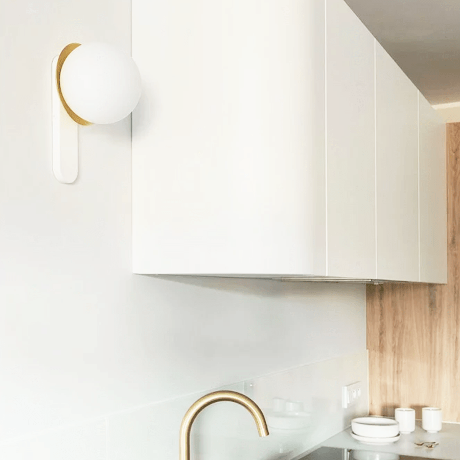 KUUL D SWITCHED BEDSIDE WALL LIGHT WHITE - DYKE & DEAN