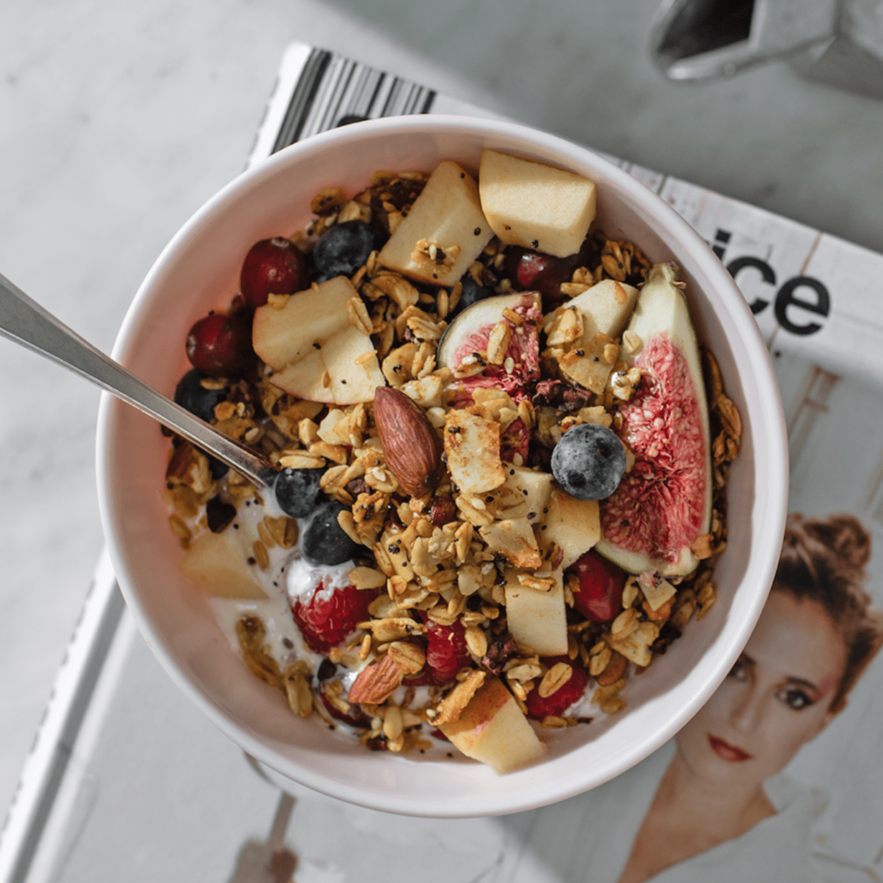ORGANIC HEMP, HONEY & MULBERRY GRANOLA - DYKE & DEAN