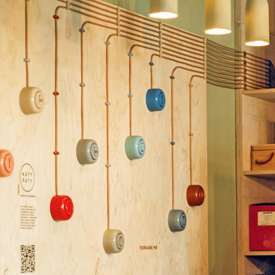 PORCELAIN KATY PATY COLONA ROUND SURFACE MOUNTED TOGGLE BUTTON SWITCH GREEN - DYKE & DEAN