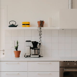 MOCCAMASTER COFFEE BREWER OFF-WHITE - DYKE & DEAN