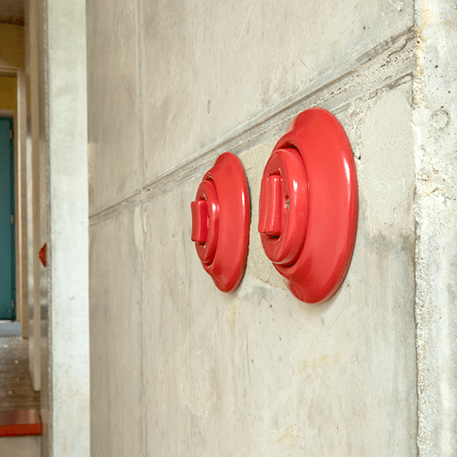 PORCELAIN WALL END PLUG SOCKET BURGUNDY - DYKE & DEAN