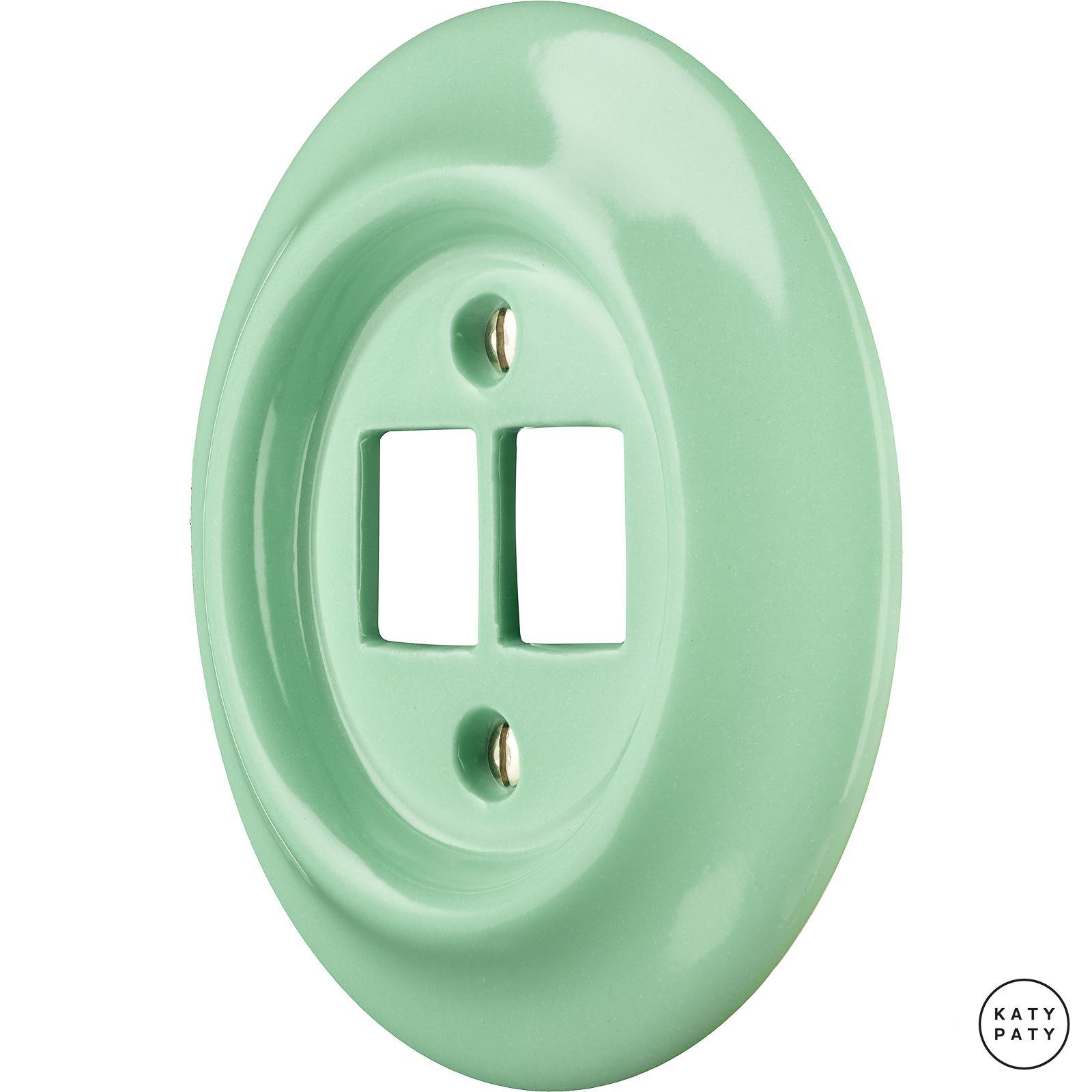 PORCELAIN WALL SOCKET MINT PC/USB - DYKE & DEAN