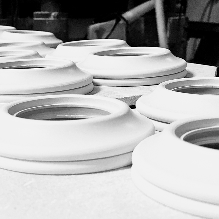 PORCELAIN WALL USB CHARGER CHLOREDO - DYKE & DEAN
